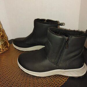 Winter Boots Size 9